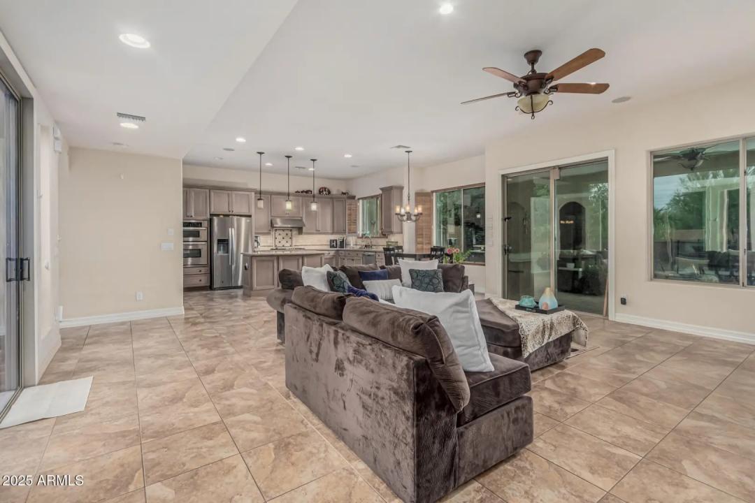 Real Estate Picture 11