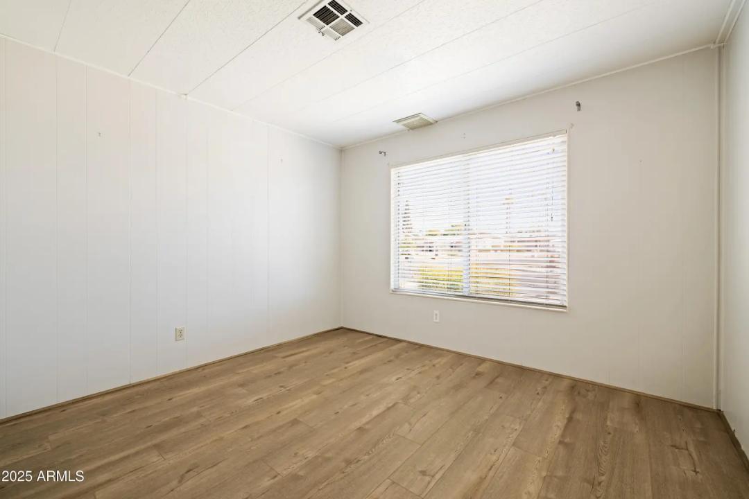 Real Estate Picture 22