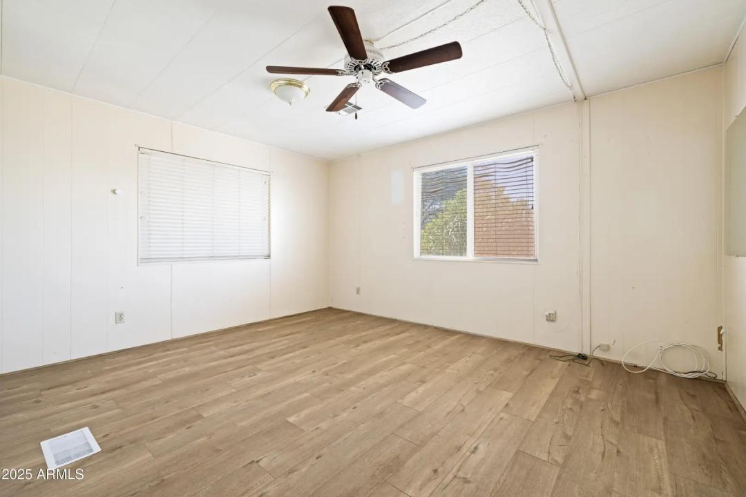 Real Estate Picture 16