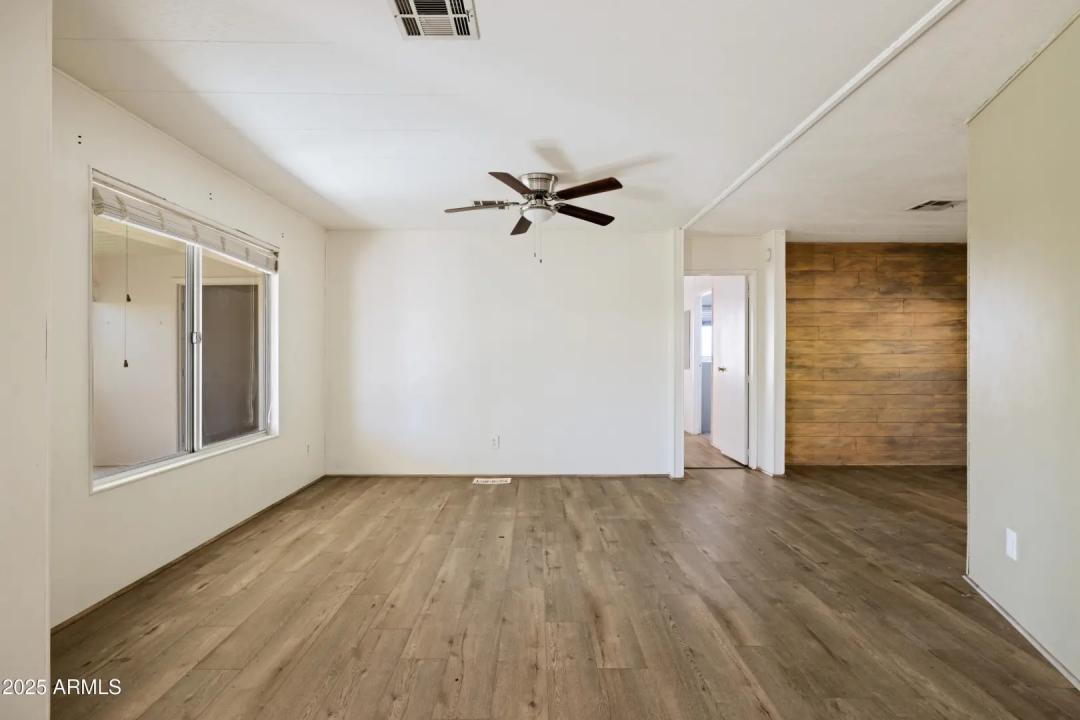 Real Estate Picture 12