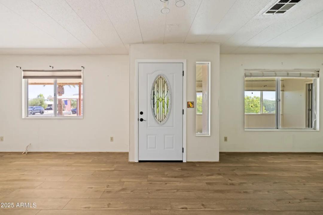 Real Estate Picture 5