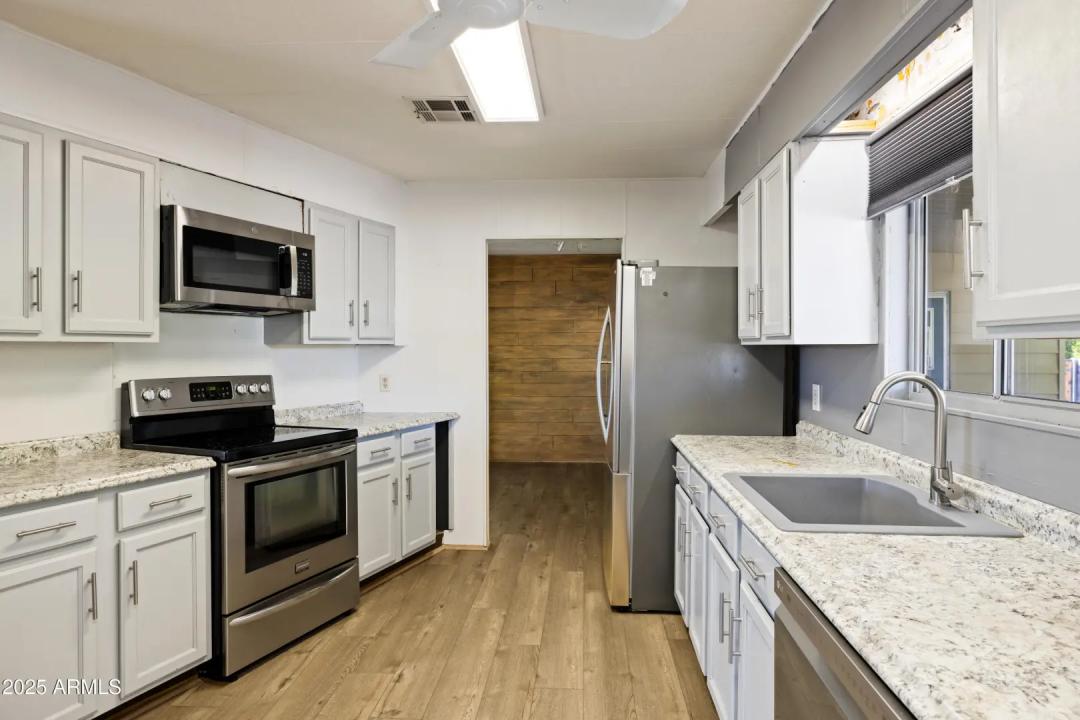 Real Estate Picture 7