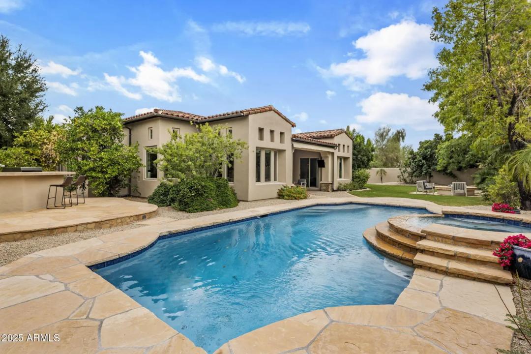 Real Estate Picture 7