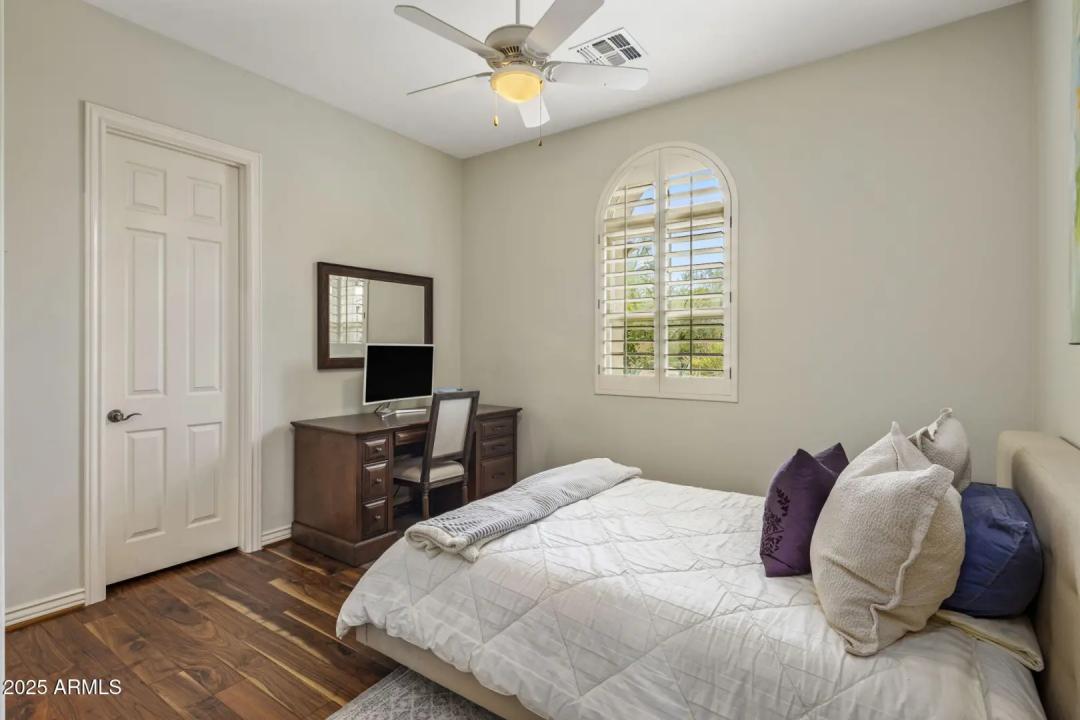 Real Estate Picture 24