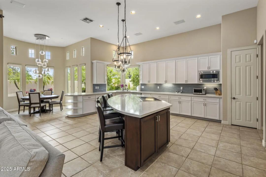 Real Estate Picture 12