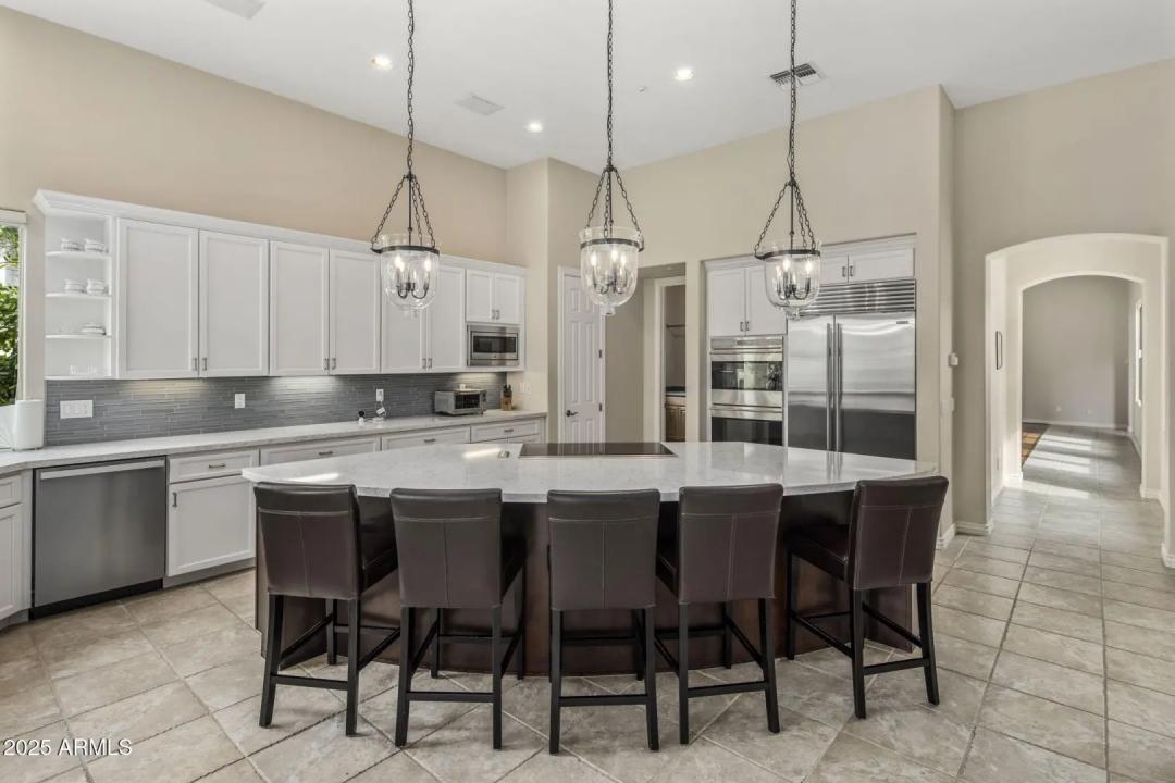 Real Estate Picture 3