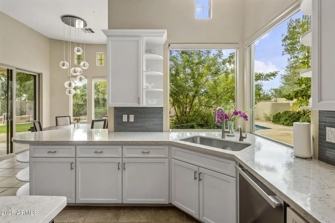 Real Estate Picture 14
