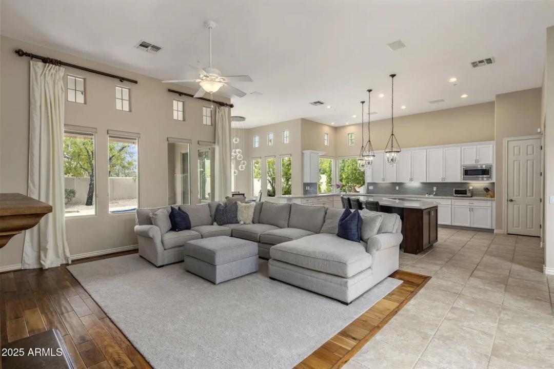 Real Estate Picture 4
