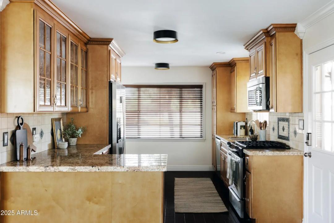Real Estate Picture 14