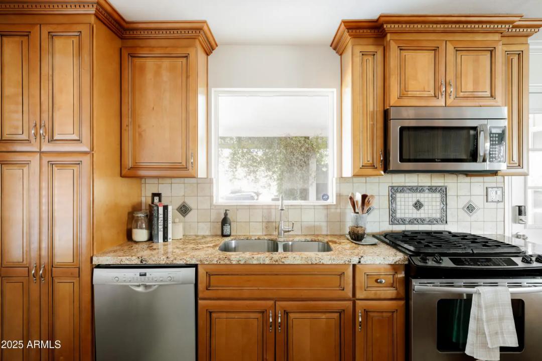 Real Estate Picture 15