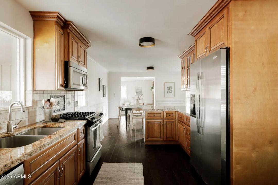 Real Estate Picture 16