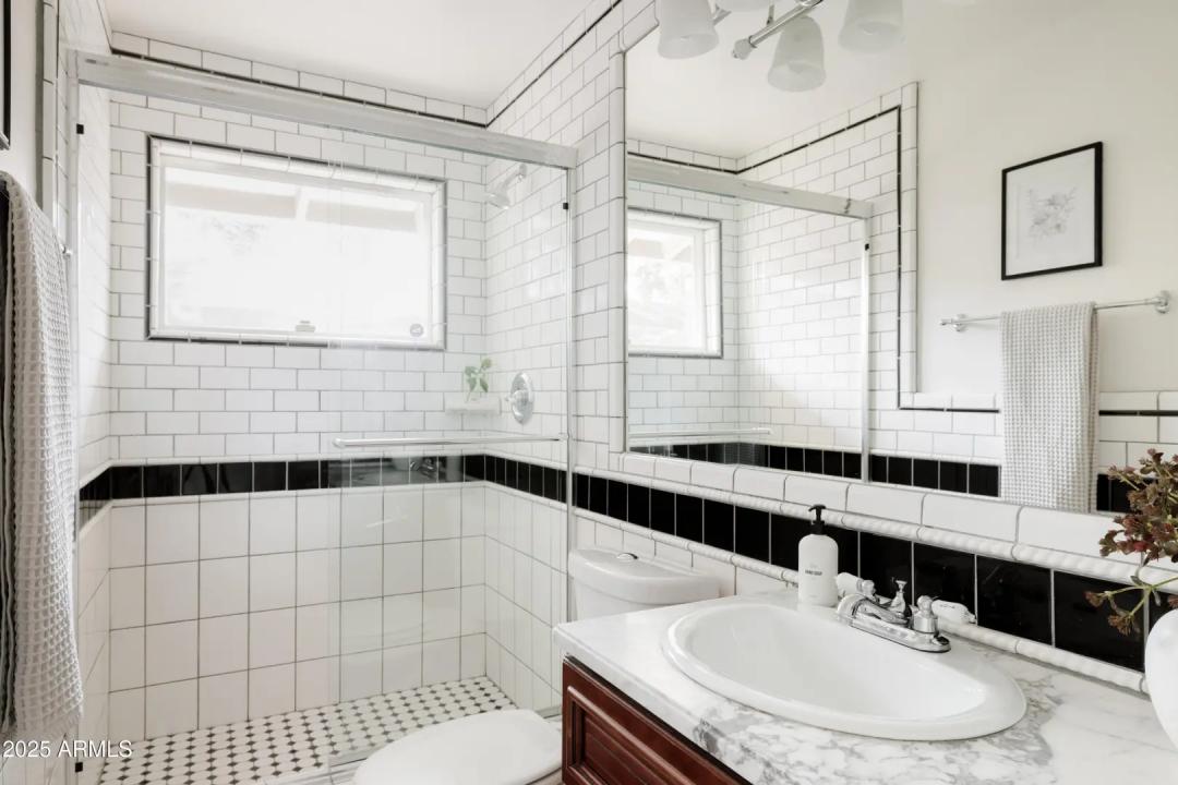 Real Estate Picture 33