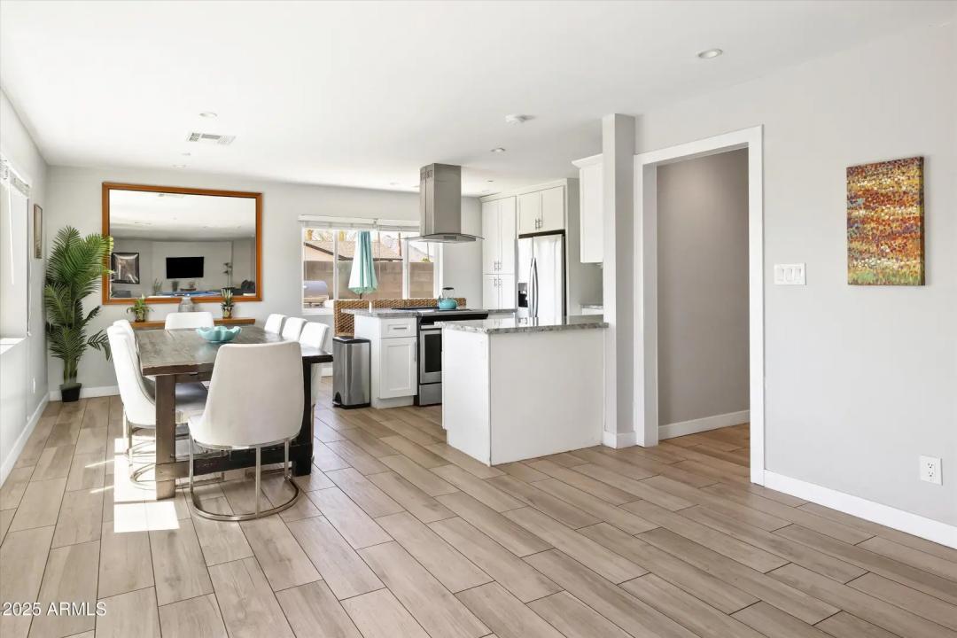 Real Estate Picture 9