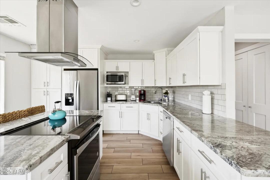 Real Estate Picture 3