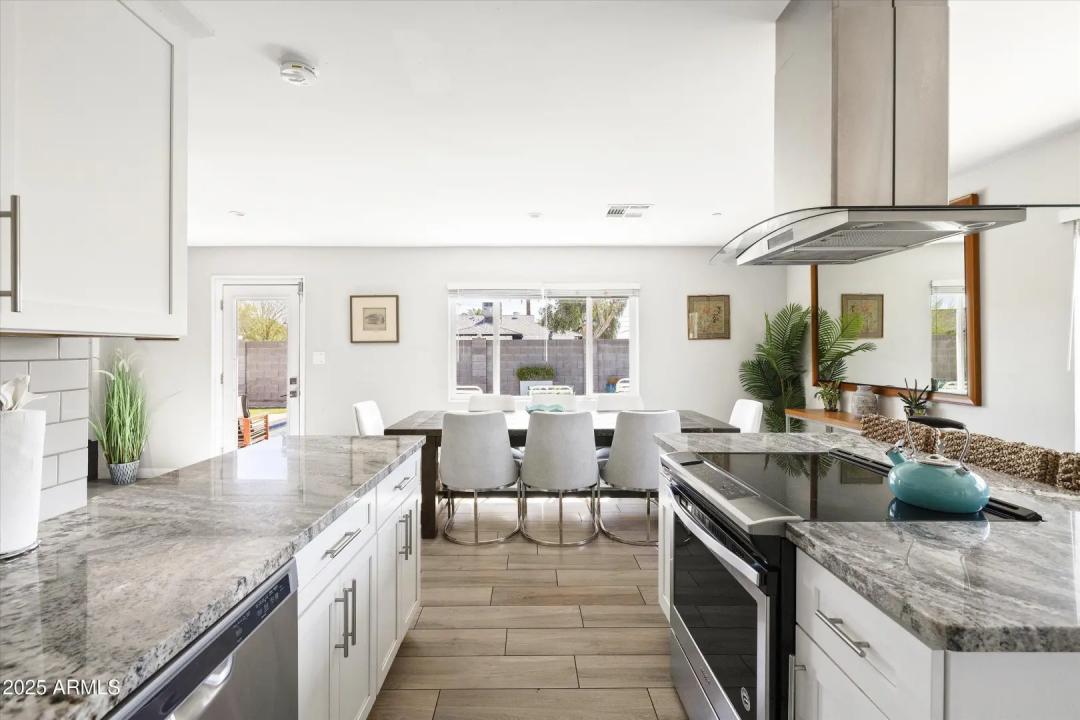 Real Estate Picture 11