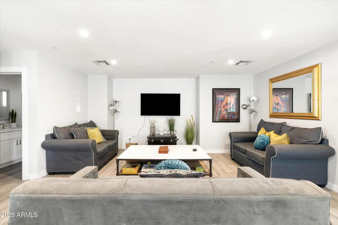 Real Estate Picture 5