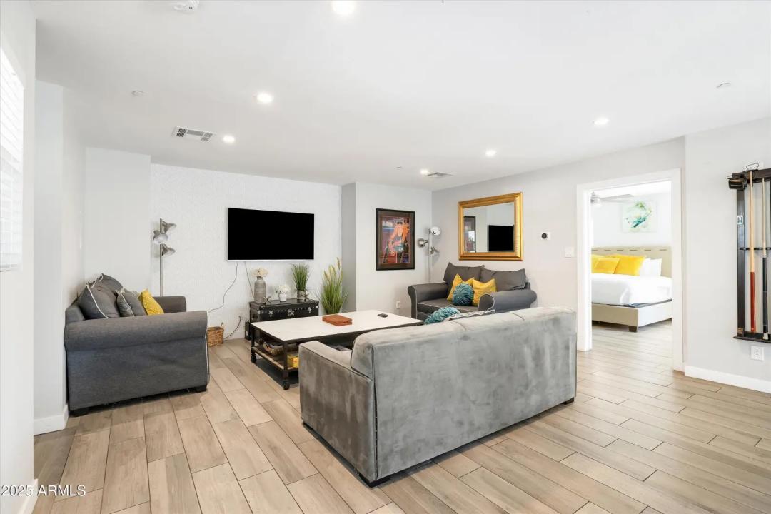 Real Estate Picture 13