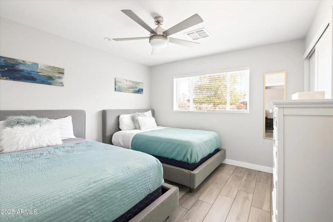 Real Estate Picture 17