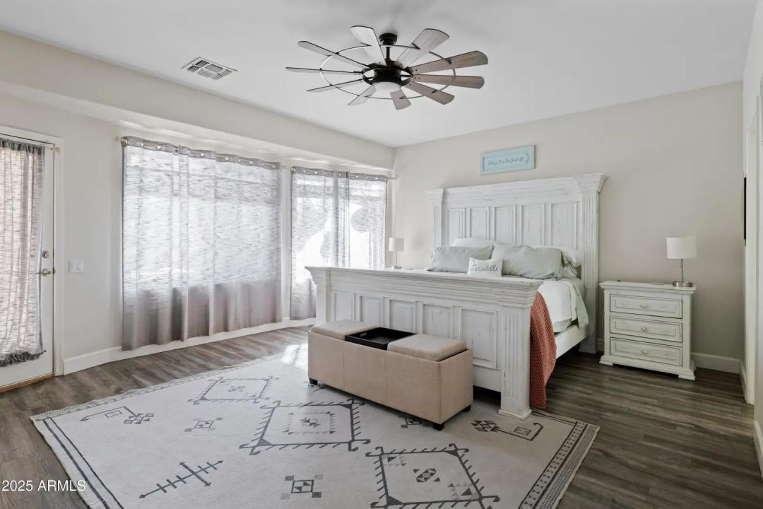 Real Estate Picture 11