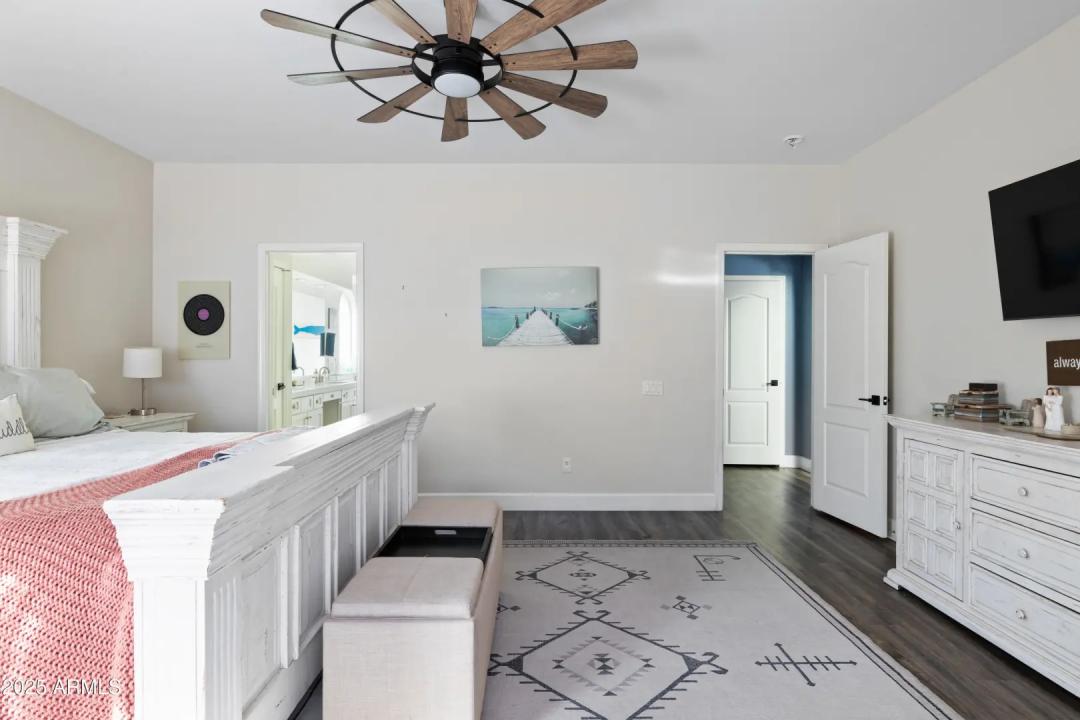 Real Estate Picture 12