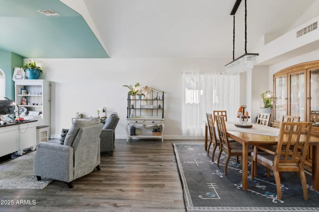 Real Estate Picture 4