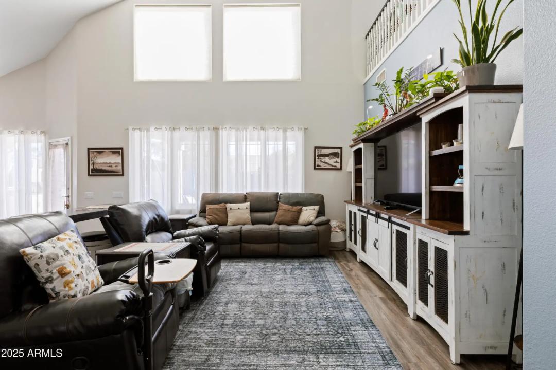 Real Estate Picture 7