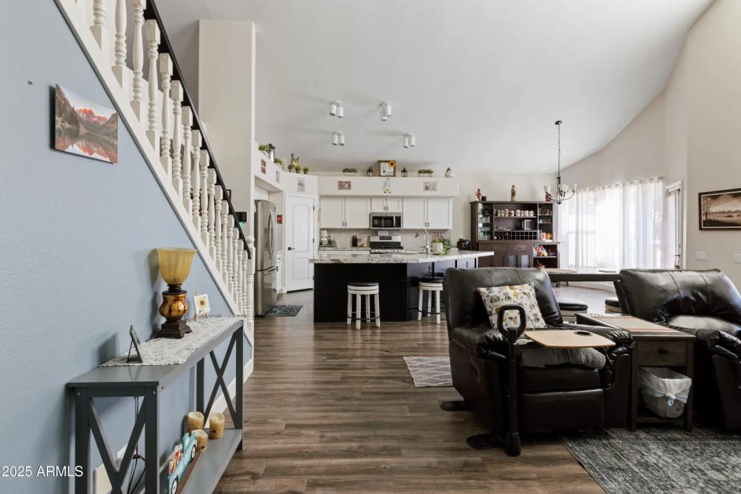 Real Estate Picture 16