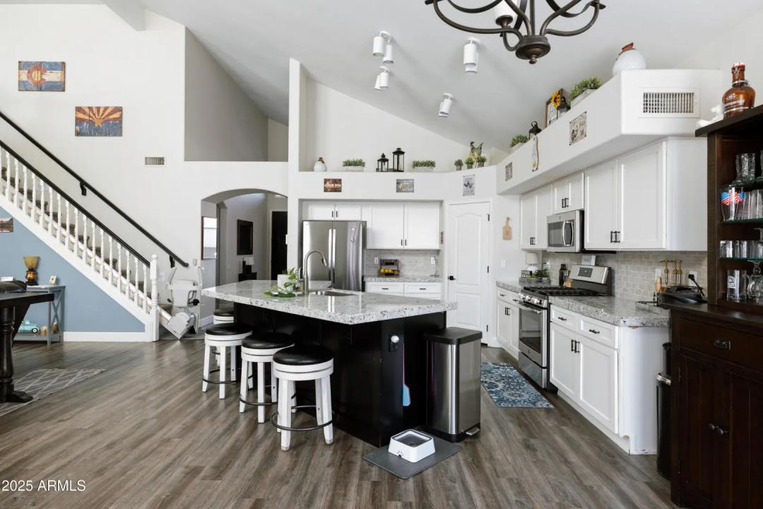 Real Estate Picture 8