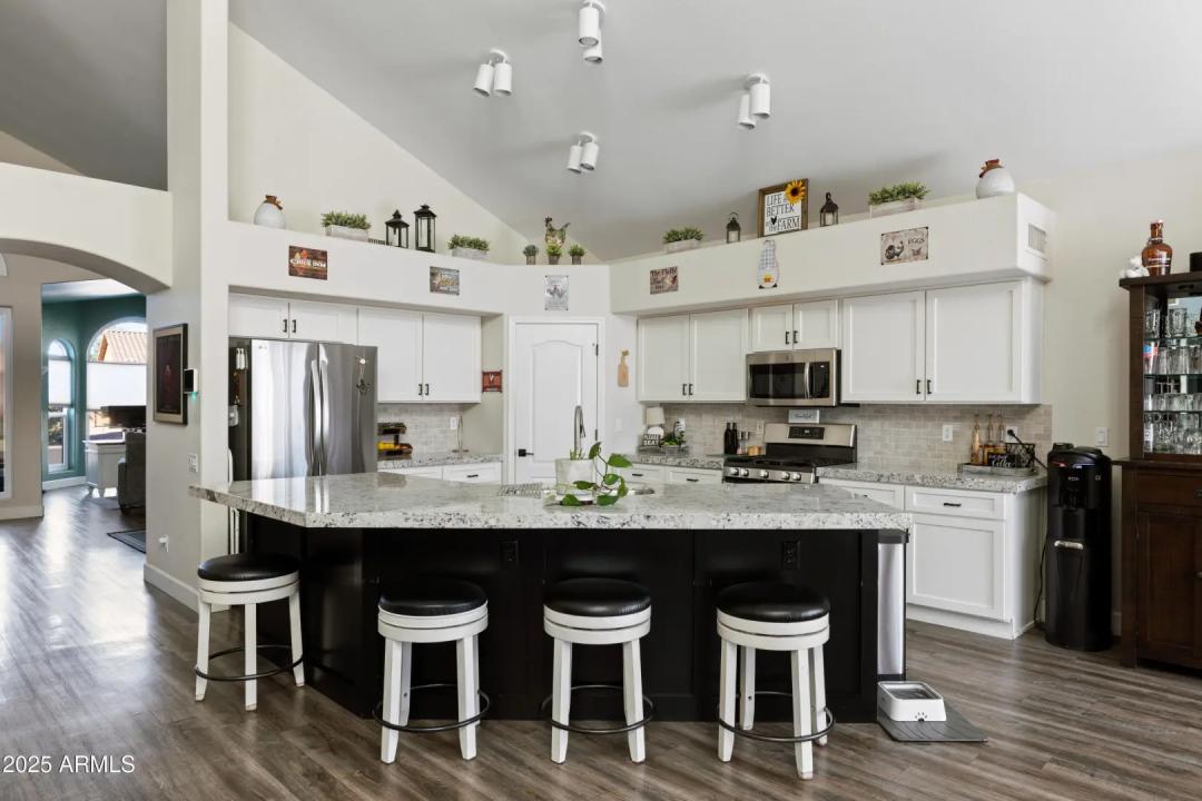 Real Estate Picture 9