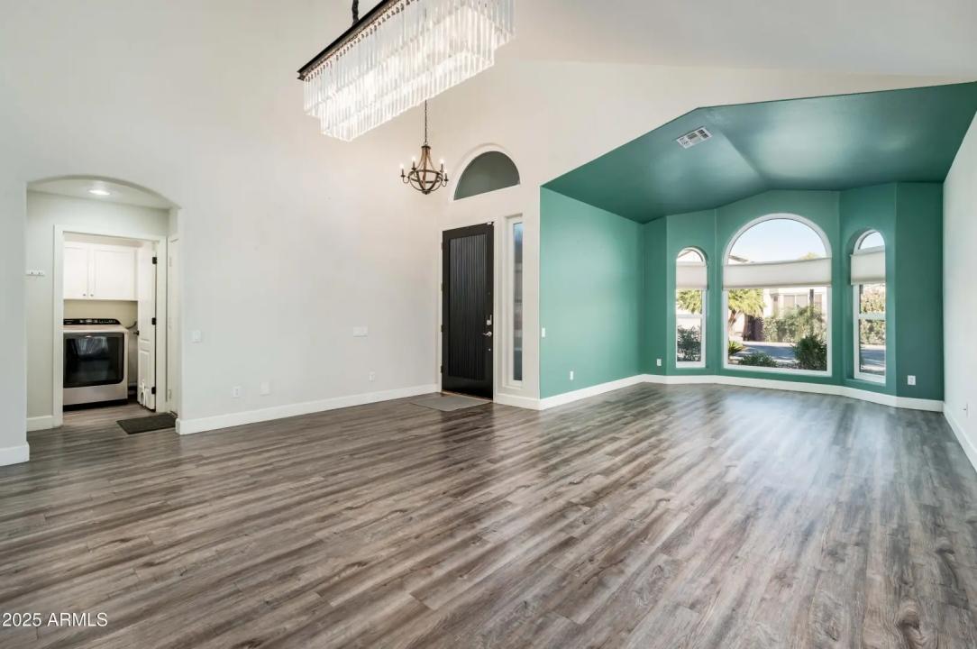 Real Estate Picture 5