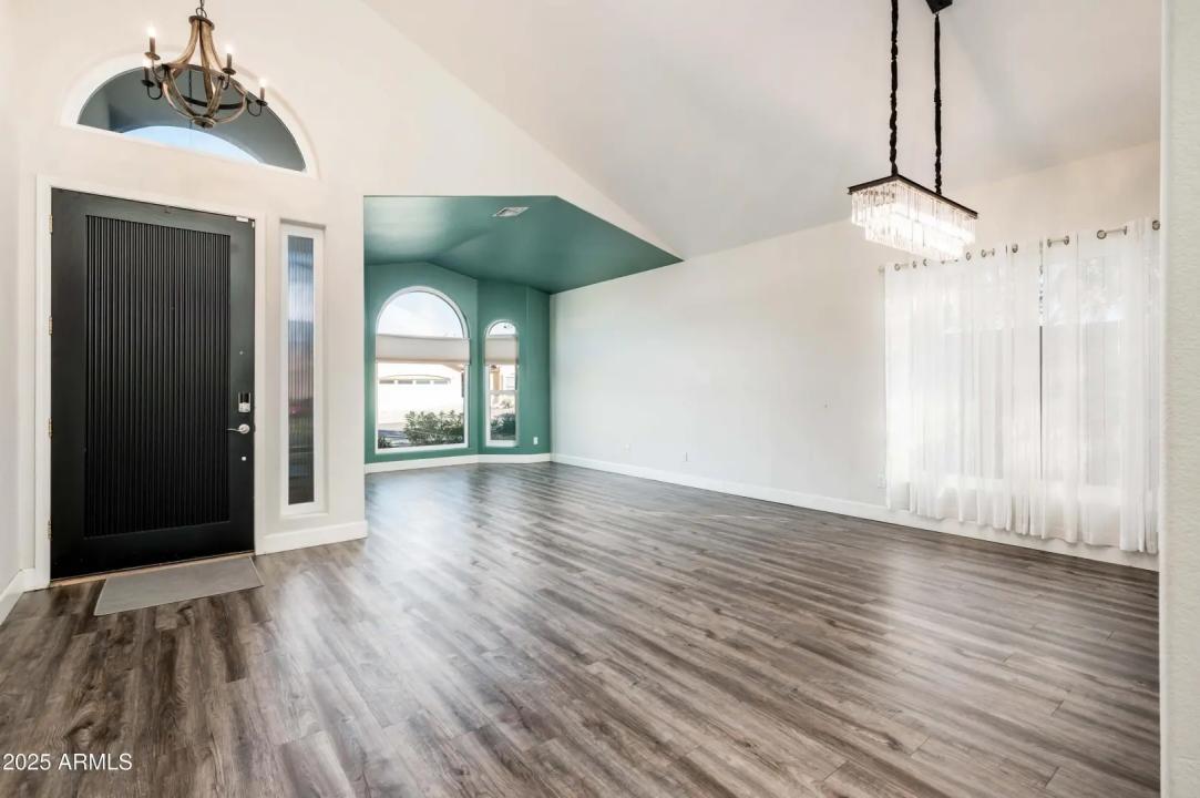 Real Estate Picture 4