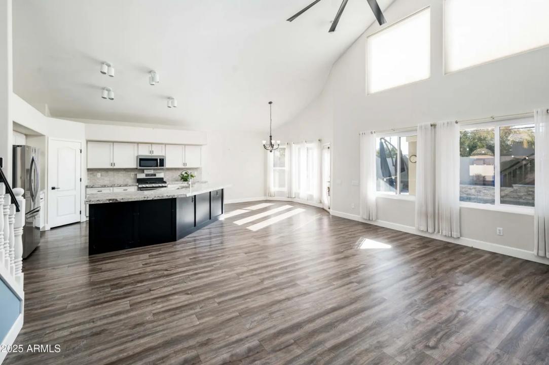 Real Estate Picture 13