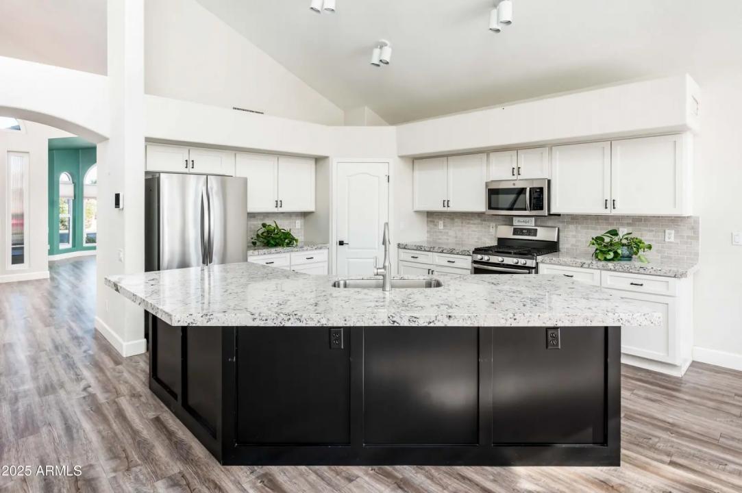 Real Estate Picture 14