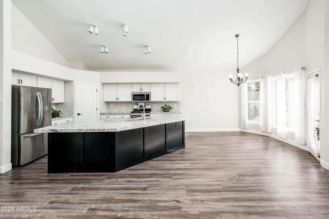 Real Estate Picture 15