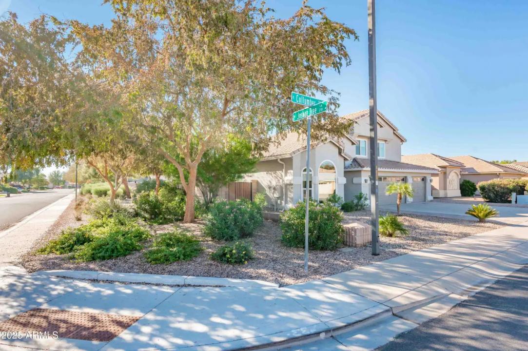 Real Estate Picture 3