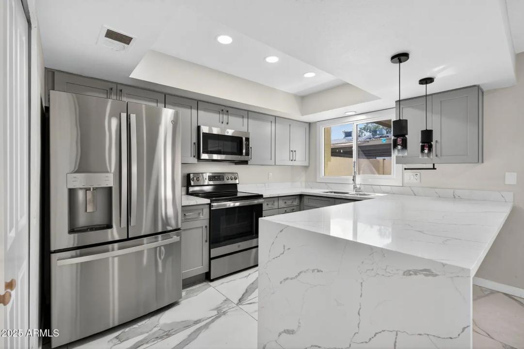 Real Estate Picture 3