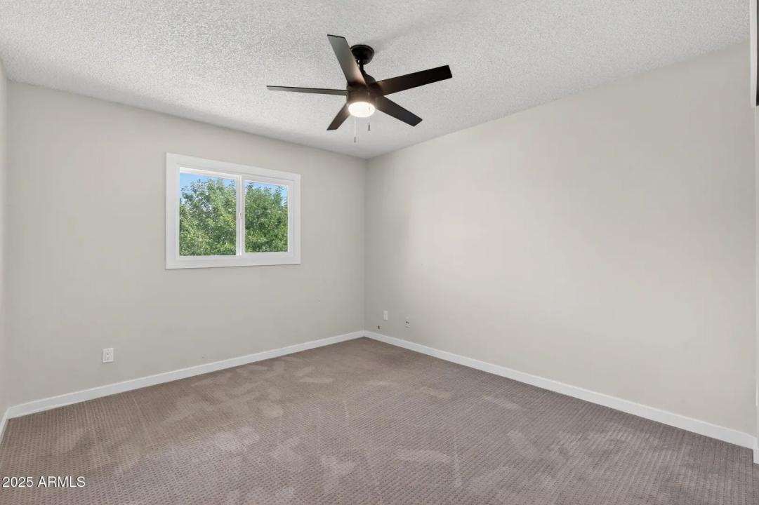 Real Estate Picture 12