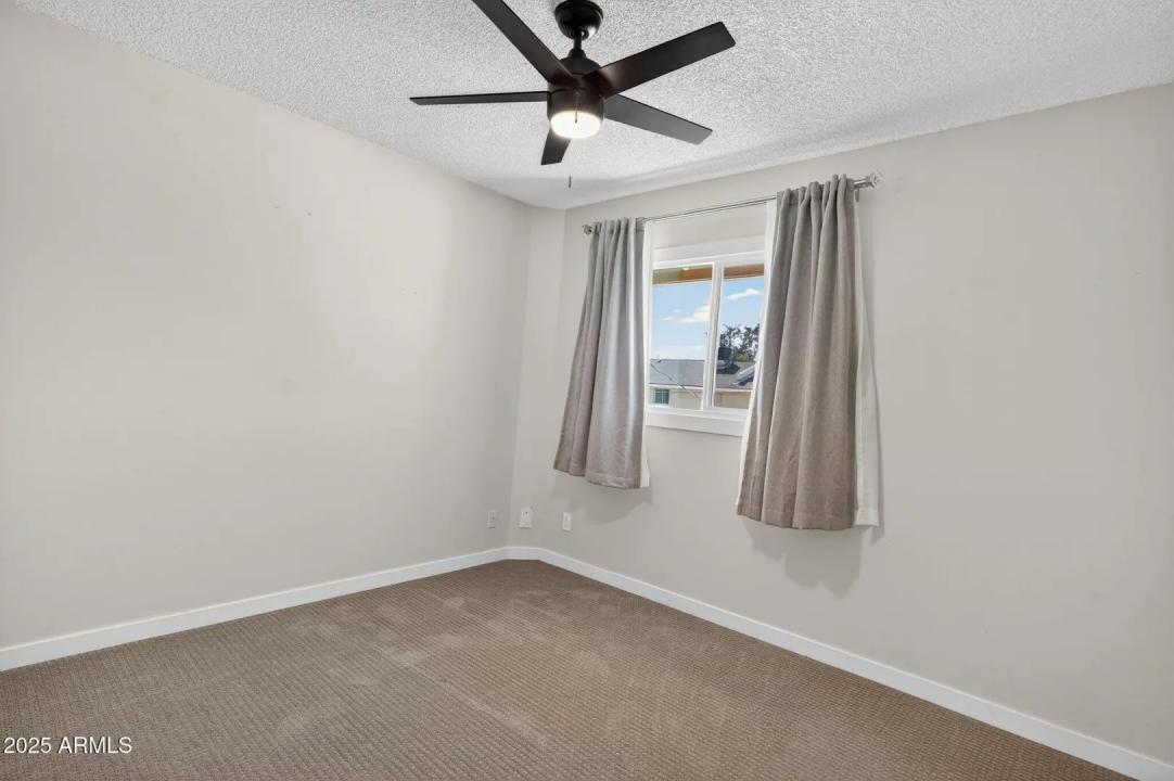 Real Estate Picture 14