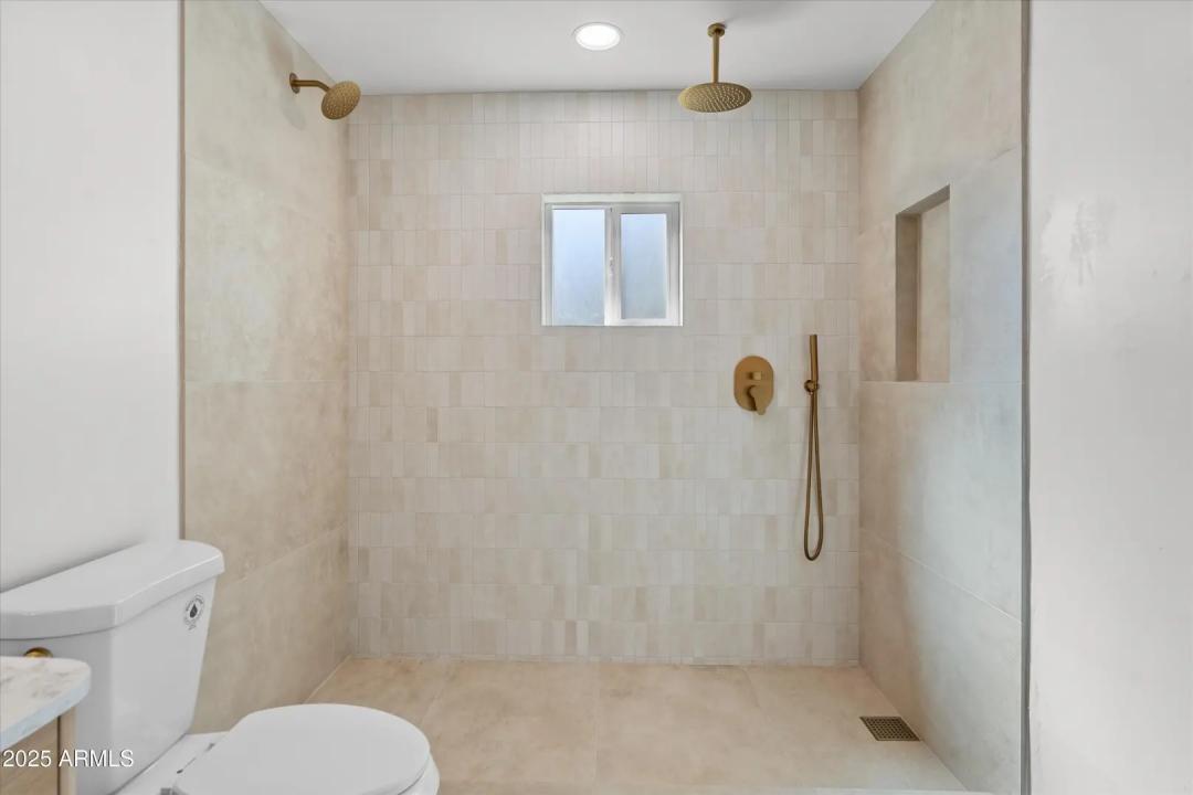 Real Estate Picture 16