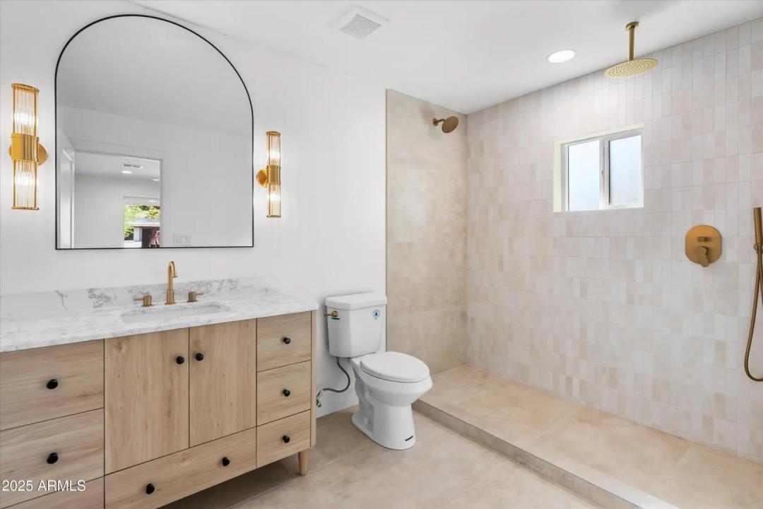 Real Estate Picture 15