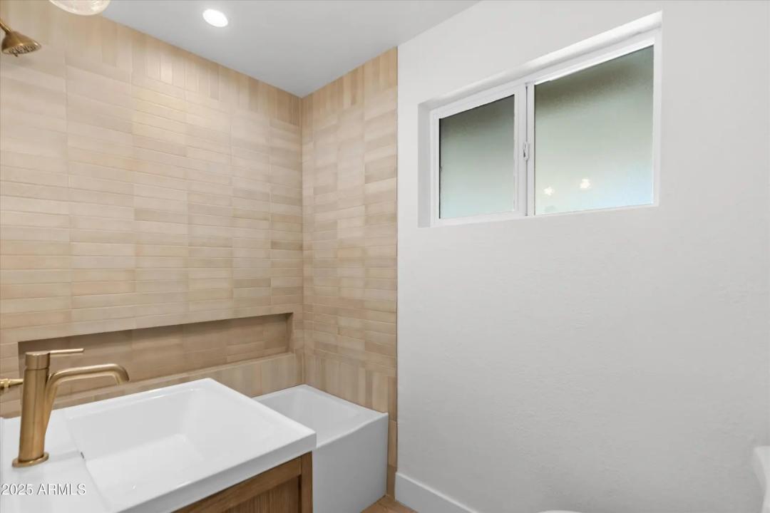 Real Estate Picture 21