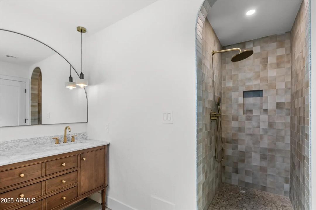Real Estate Picture 25