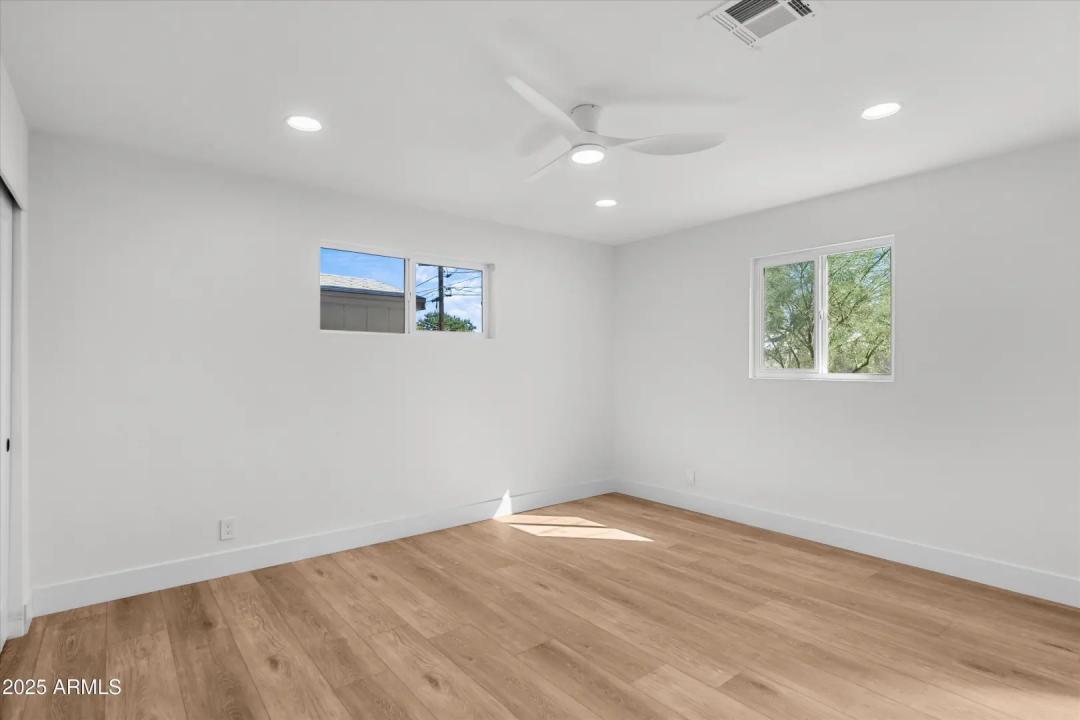 Real Estate Picture 24