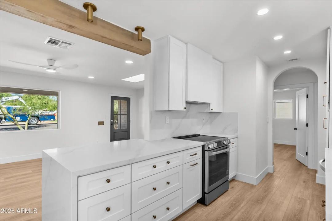 Real Estate Picture 5