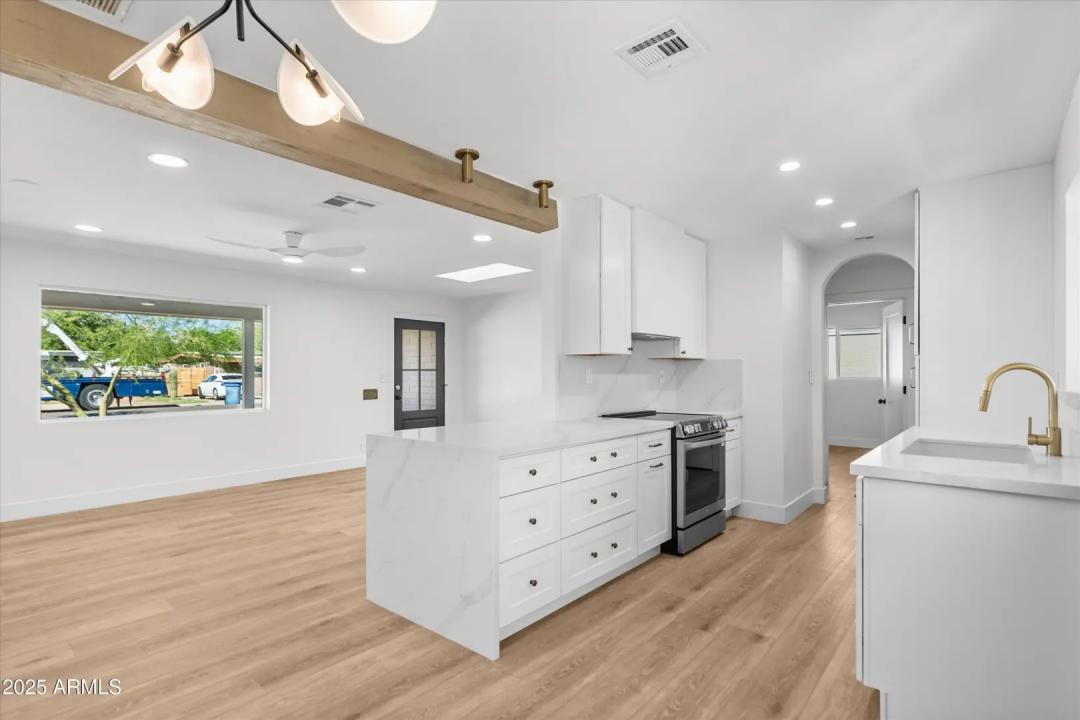 Real Estate Picture 4