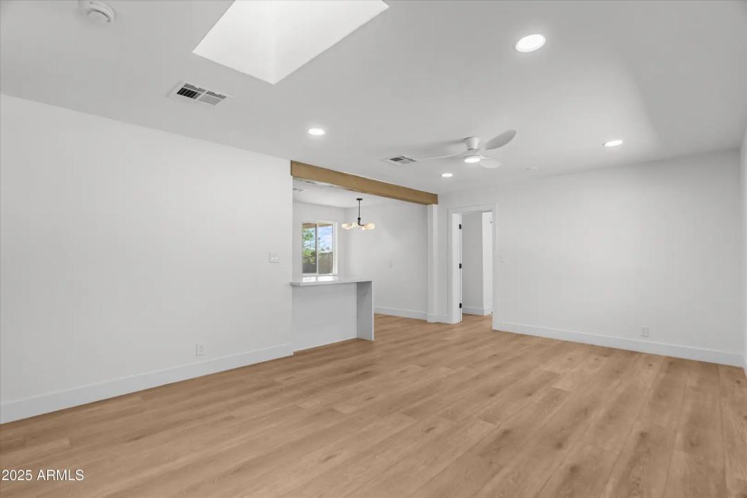 Real Estate Picture 11