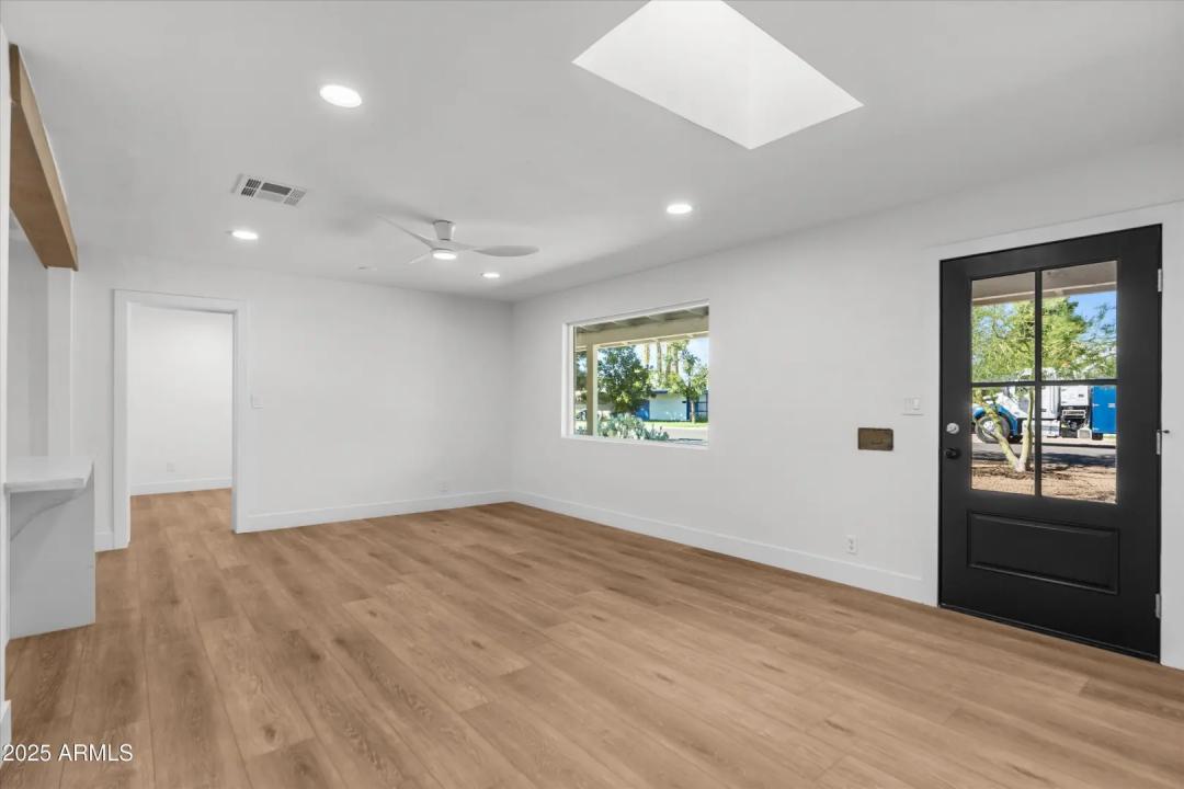 Real Estate Picture 7