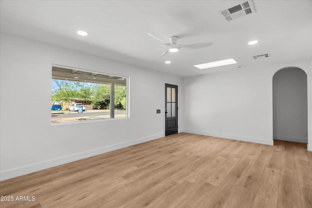 Real Estate Picture 12