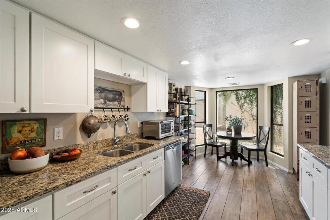 Real Estate Picture 7