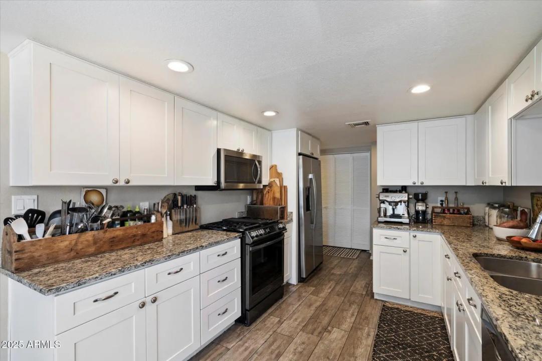 Real Estate Picture 8